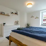 Apartmán In The Center With Free Parking *