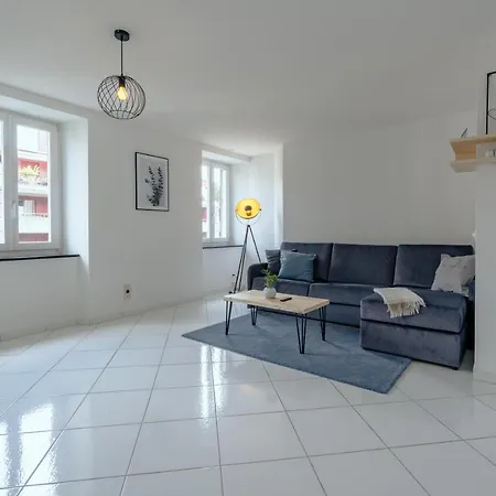 In The Center With Free Parking *