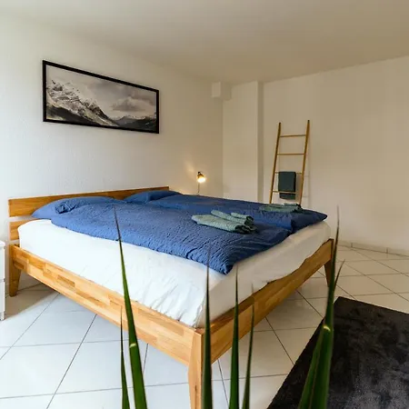 In The Center With Free Parking *