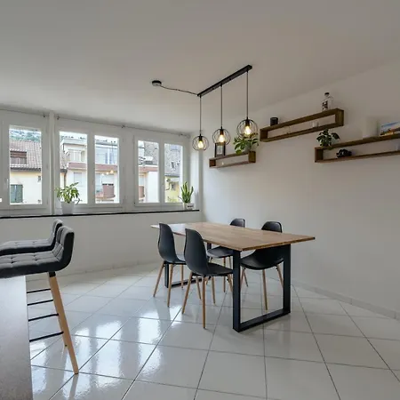 In The Center With Free Parking Lägenhet